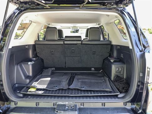 Used 2022 Toyota 4Runner Limited AWD/4WD image 31