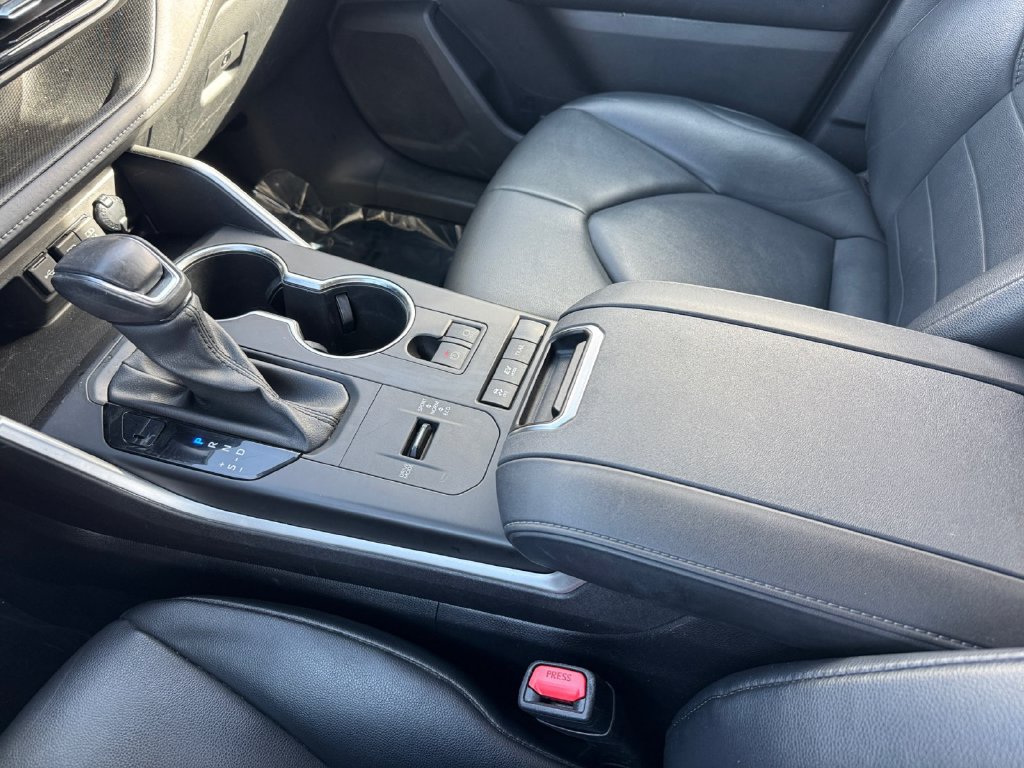 Used 2020 Toyota Highlander XLE AWD/4WD image 26