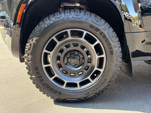 New 2026 Land Rover Defender 110 OCTA AWD/4WD image 13