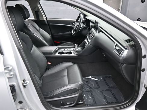 Used 2019 Genesis G70 2.0T Advanced RWD image 39