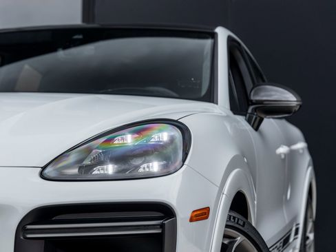 Certified 2020 Porsche Cayenne Turbo image 15