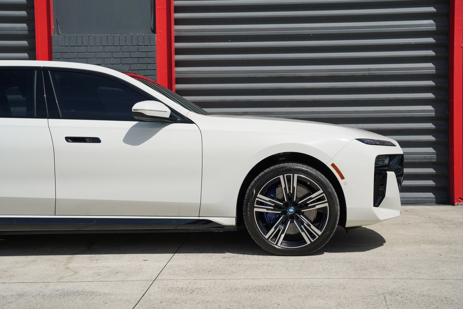 Used 2023 BMW i7 xDrive60 AWD/4WD image 9