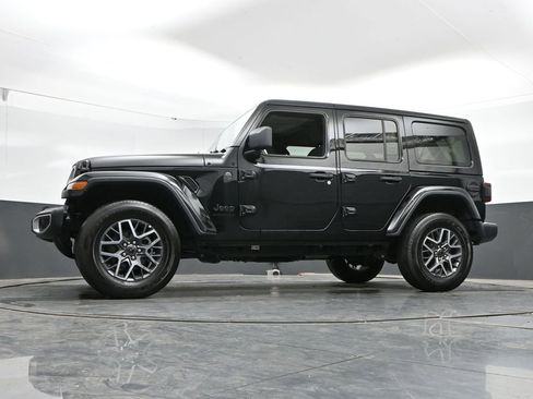 Used 2025 Jeep Wrangler Unlimited Sahara AWD/4WD image 45