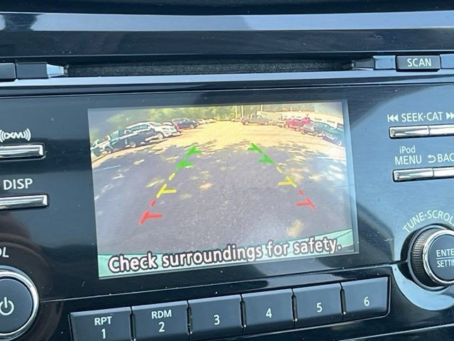 Used 2017 Nissan Rogue SV AWD/4WD image 29