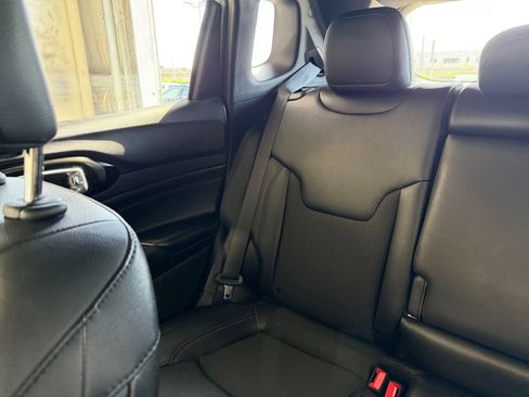 Used 2025 Jeep Compass Trailhawk w/ Trailer Tow Group image 38