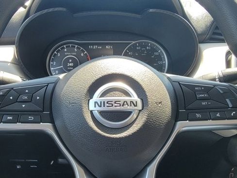 Used 2022 Nissan Versa SV w/ Trunk Package FWD image 23
