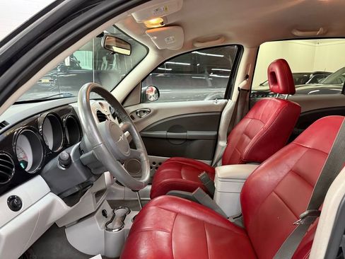 Used 2010 Chrysler PT Cruiser Classic w/ PT Cruiser Couture Edition image 10