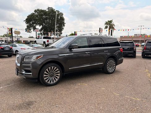 Used 2018 Lincoln Navigator Reserve w/ Technology Package AWD/4WD image 12