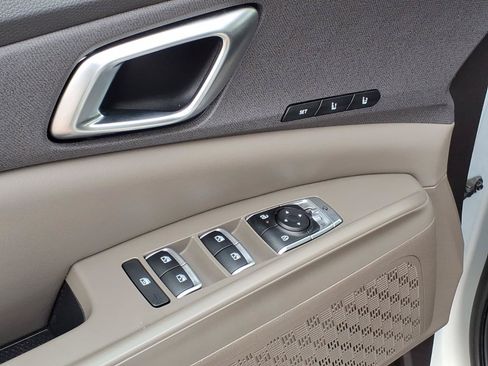 Used 2025 Kia Carnival SX FWD image 15