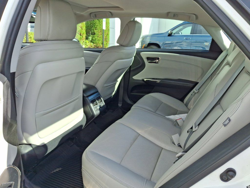 Used 2018 Toyota Avalon Limited w/ All Weather Liner Package FWD image 3