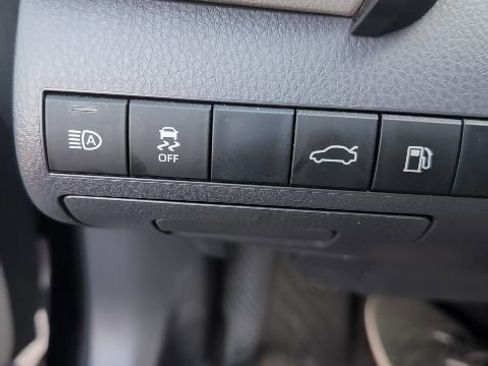 Used 2018 Toyota Camry SE image 14