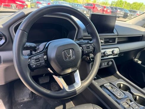 Used 2023 Honda Pilot Touring image 15