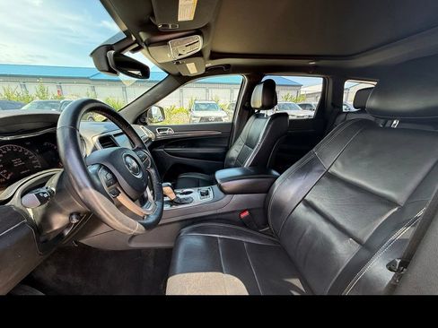 Used 2017 Jeep Grand Cherokee Limited w/ Luxury Group II AWD/4WD image 12