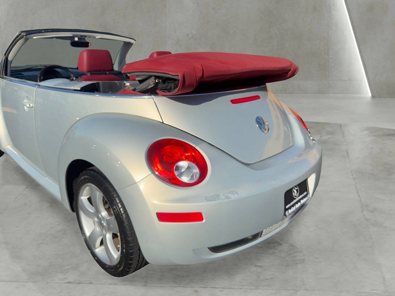 Used 2009 Volkswagen Beetle Blush FWD image 14