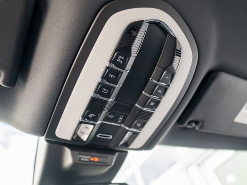 Used 2022 Porsche Macan image 34