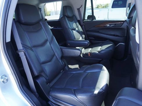 Used 2020 Cadillac Escalade Luxury image 9