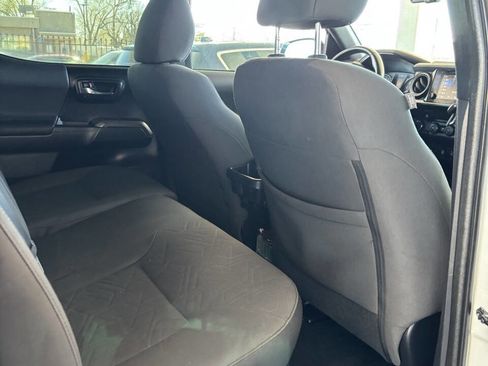 Used 2019 Toyota Tacoma TRD Off-Road w/ Technology Package image 19
