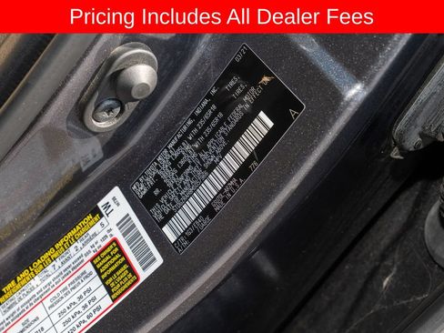 Used 2021 Toyota Highlander XLE FWD image 23