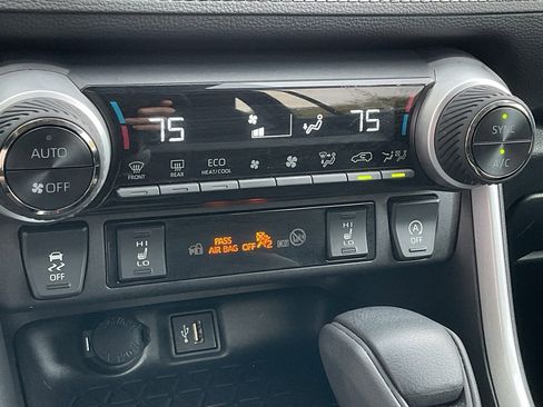 Used 2025 Toyota RAV4 XLE image 32