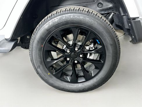 Used 2023 Jeep Wrangler Sahara image 11