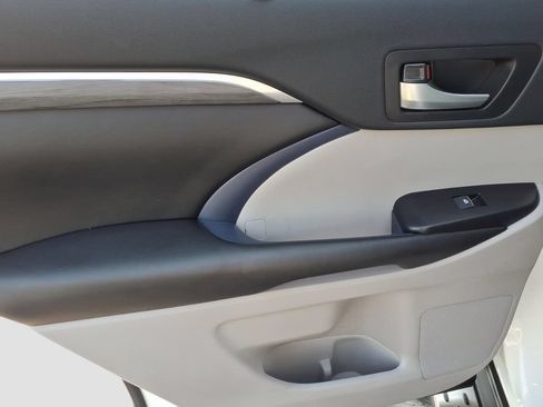 Used 2019 Toyota Highlander Limited FWD image 14