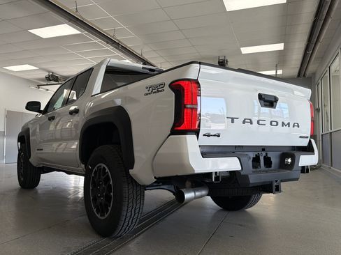 New 2025 Toyota Tacoma TRD Off-Road AWD/4WD image 11
