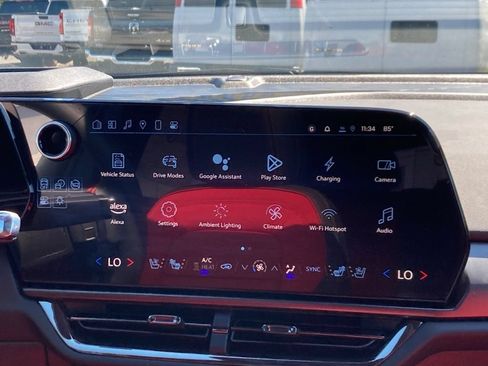 New 2025 Chevrolet Equinox EV RS w/ Convenience Package II FWD image 12