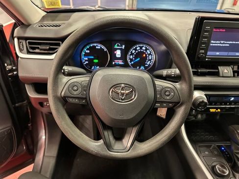Used 2021 Toyota RAV4 LE AWD/4WD image 17