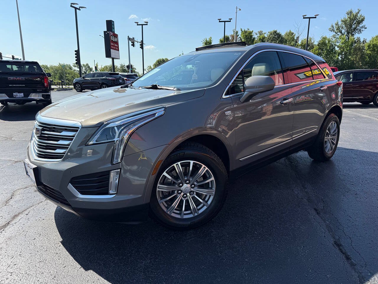 Used 2017 Cadillac XT5 Luxury w/ Driver Awareness Package FWD image 3