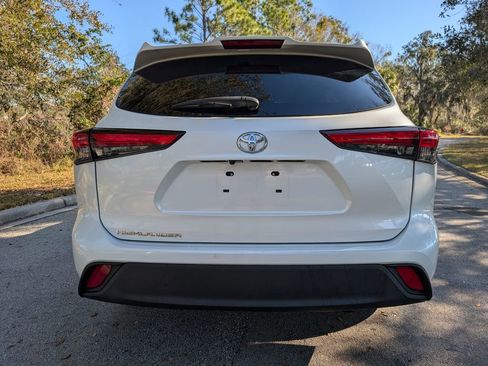 Used 2020 Toyota Highlander L image 7