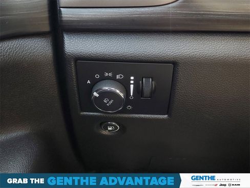 Used 2020 Jeep Grand Cherokee Altitude image 12