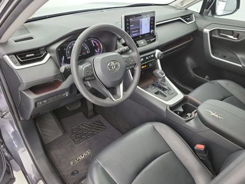 Used 2019 Toyota RAV4 Limited FWD image 21