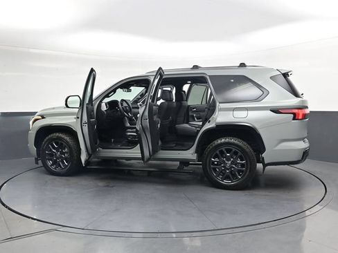 Used 2025 Toyota Sequoia Platinum AWD/4WD image 42