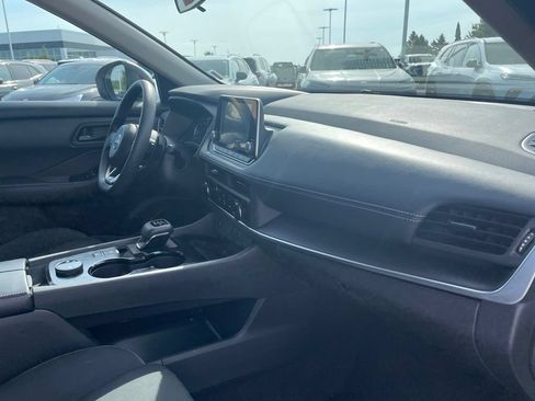 Used 2024 Nissan Rogue S AWD/4WD image 31