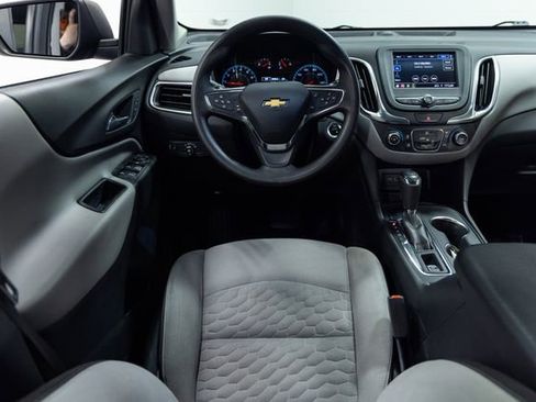 Used 2021 Chevrolet Equinox LS w/ LS Convenience Package FWD image 3