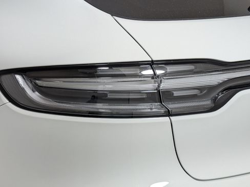Certified 2026 Porsche Macan AWD/4WD image 29