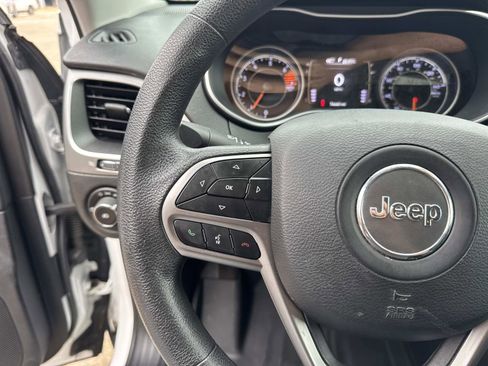 Used 2019 Jeep Cherokee Latitude w/ Popular Appearance Group FWD image 22
