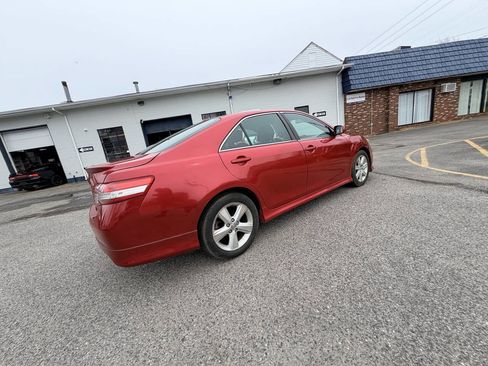 Used 2010 Toyota Camry SE image 6