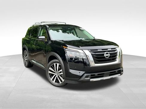 Certified 2025 Nissan Pathfinder Platinum w/ Cargo Package AWD/4WD image 1