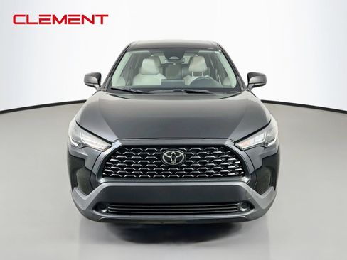 Used 2024 Toyota Corolla Cross L FWD image 2