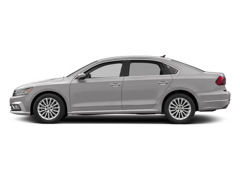 Used 2017 Volkswagen Passat 1.8T SE FWD image 12