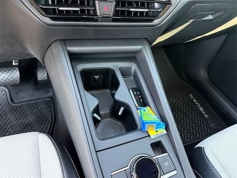 New 2025 Volkswagen Tiguan SE image 24