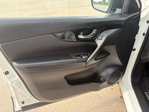 Used 2017 Nissan Rogue Sport SV w/ SV All-Weather Package image 22