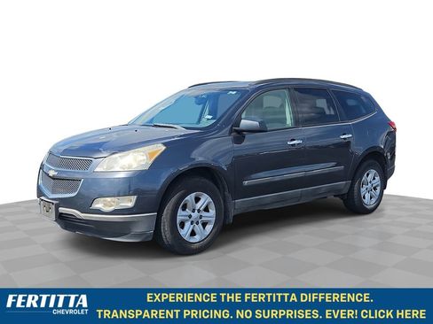 Used 2009 Chevrolet Traverse LS w/ Driver Convenience Package FWD image 1