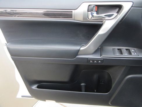Used 2023 Lexus GX 460 Luxury w/ Sport Design Package AWD/4WD image 29