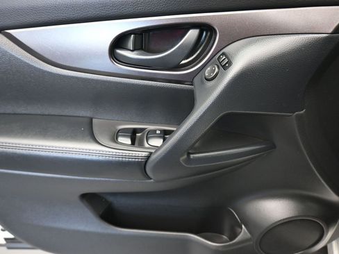 Used 2022 Nissan Rogue Sport S image 10