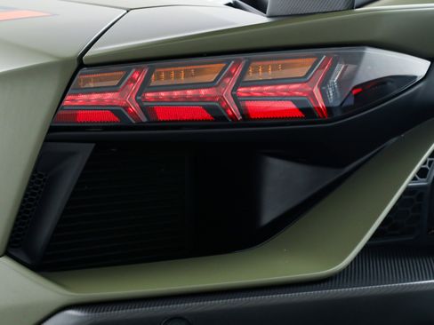 Used 2020 Lamborghini Aventador SVJ image 17