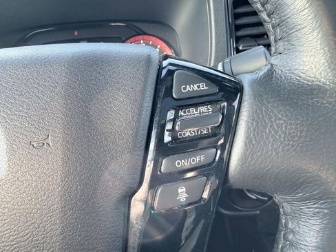 Used 2022 Nissan Frontier PRO-4X image 32