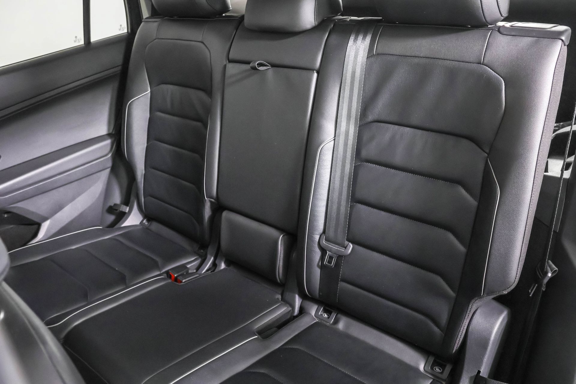Used 2018 Volkswagen Tiguan SEL Premium AWD/4WD image 37