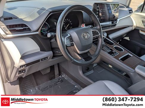Certified 2024 Toyota Sienna XLE AWD/4WD image 15